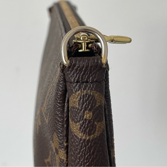 LOUIS VUITTON VINTAGE MONOGRAM POCHETTE ACCESSOIRES - Picture 7 of 12